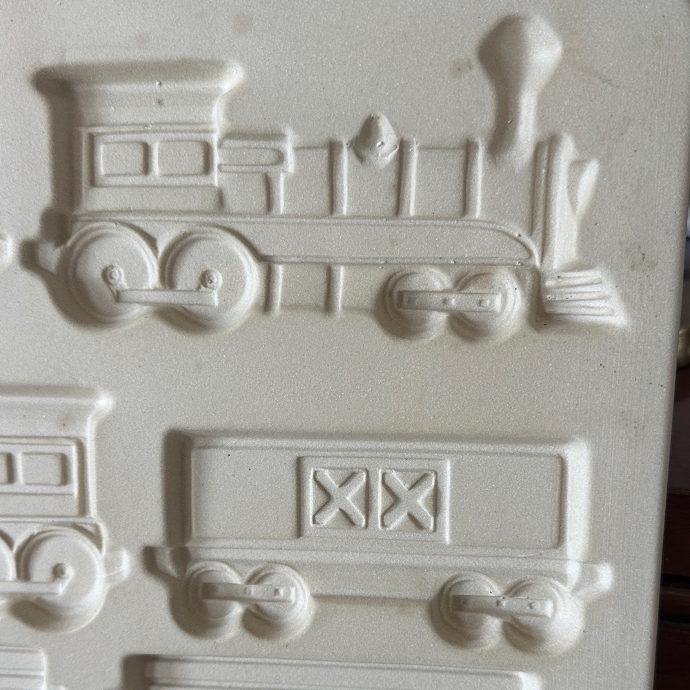 The Pampered chef Vintage Train Shaped gingerbread Baking Mold holiday party - Picture 4 of 9